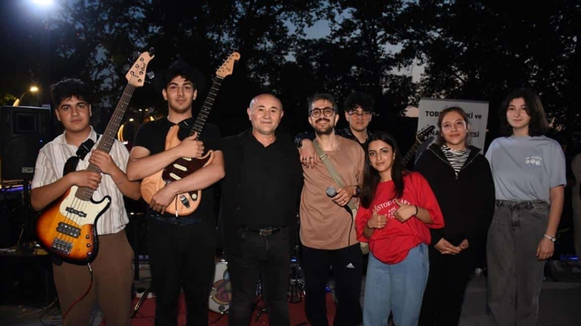 Genç Yetenekler Sahneye Çıktı: Grup Her Şeye Rağmen Müzikseverlerle Buluştu