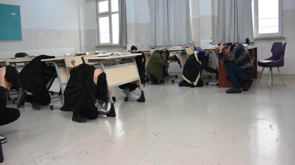 TOBB Mesleki ve Teknik Anadolu Lisesinde Deprem Tatbikatı Gerçekleştirildi